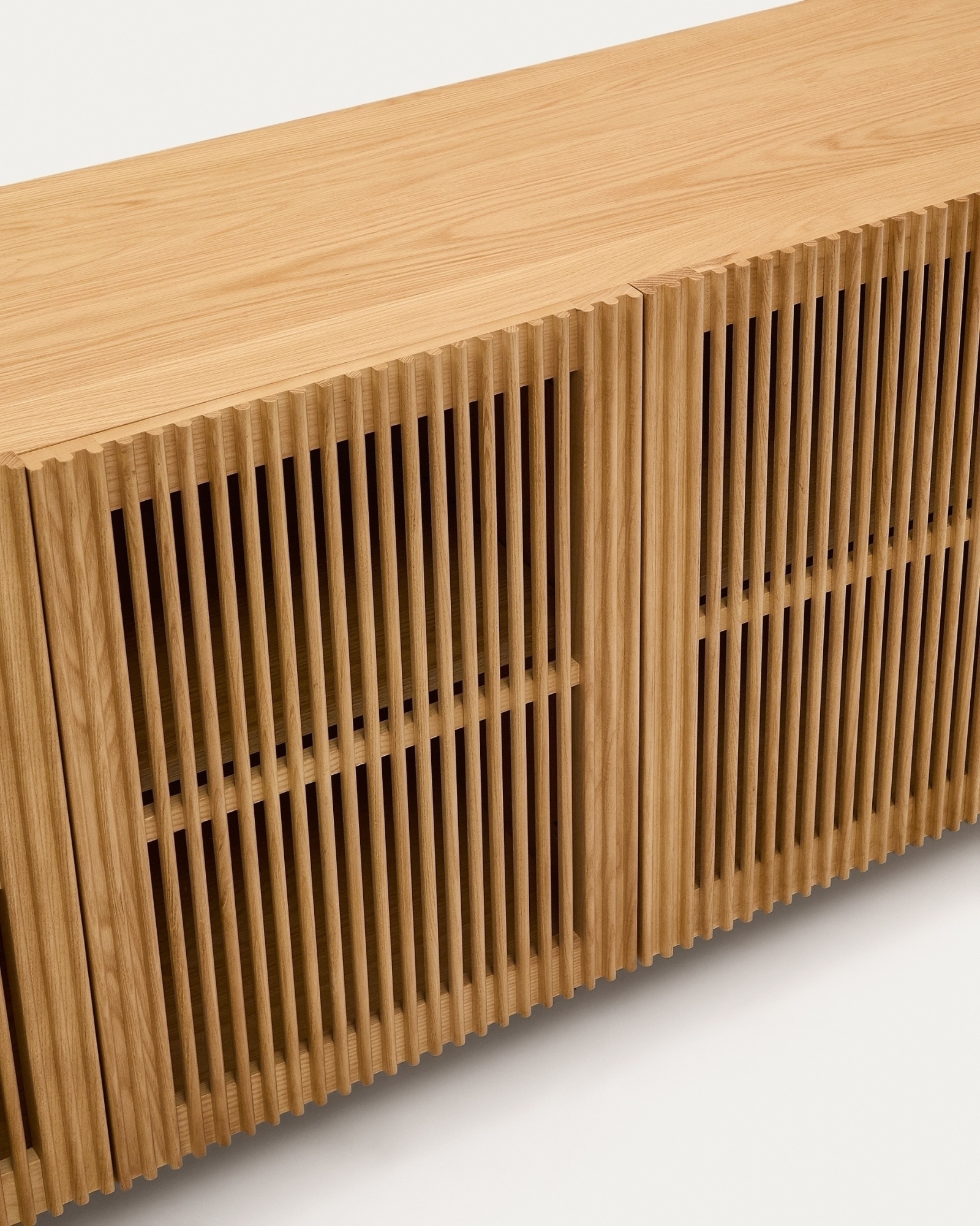 Сервант Beyla из массива дуба с дубовым шпоном 180 x 70 см La Forma (ex Julia Grup)