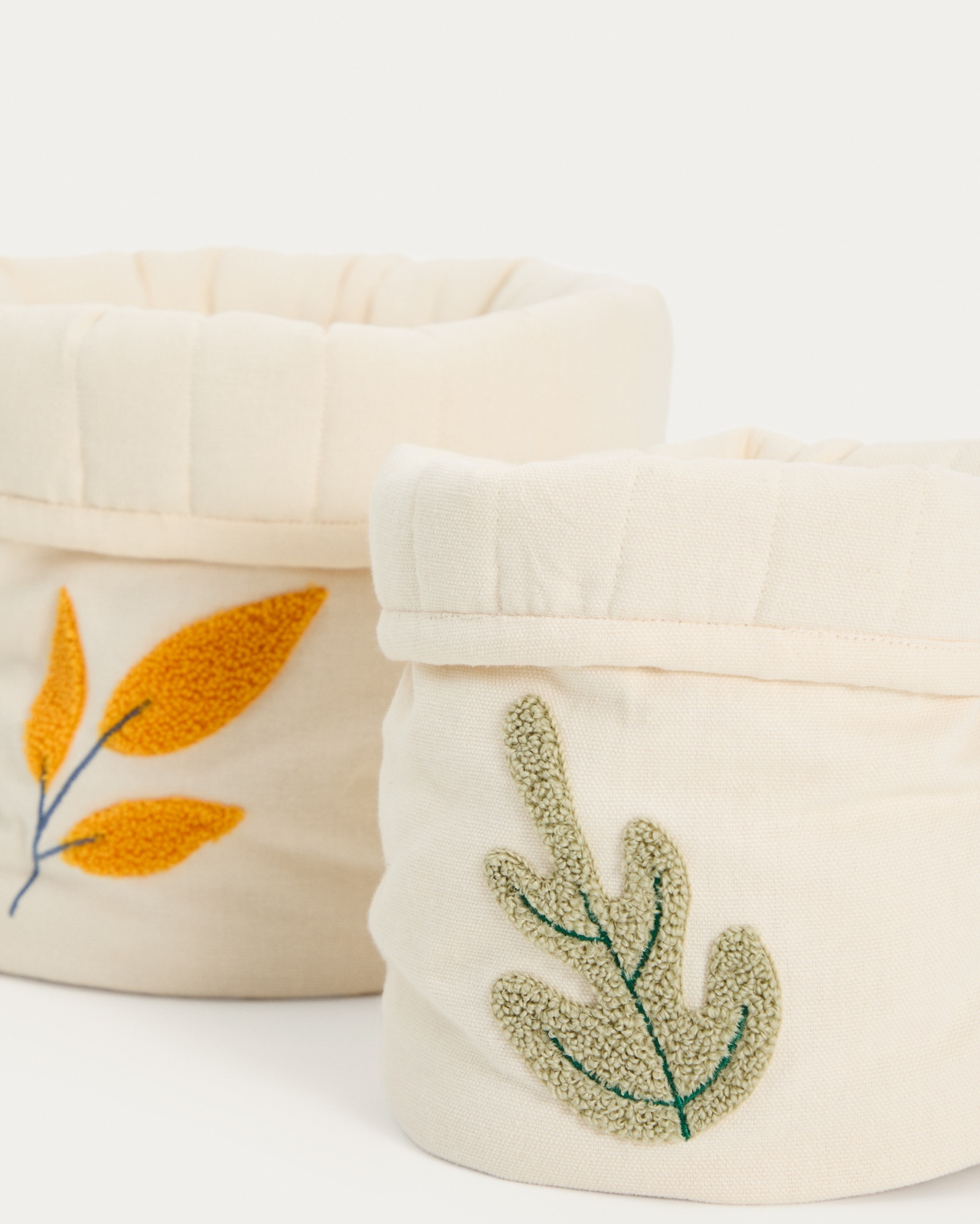 Набор из 2 детских корзинок из бежевого хлопка Tandani с вышитыми листьями La Forma (ex Julia Grup)