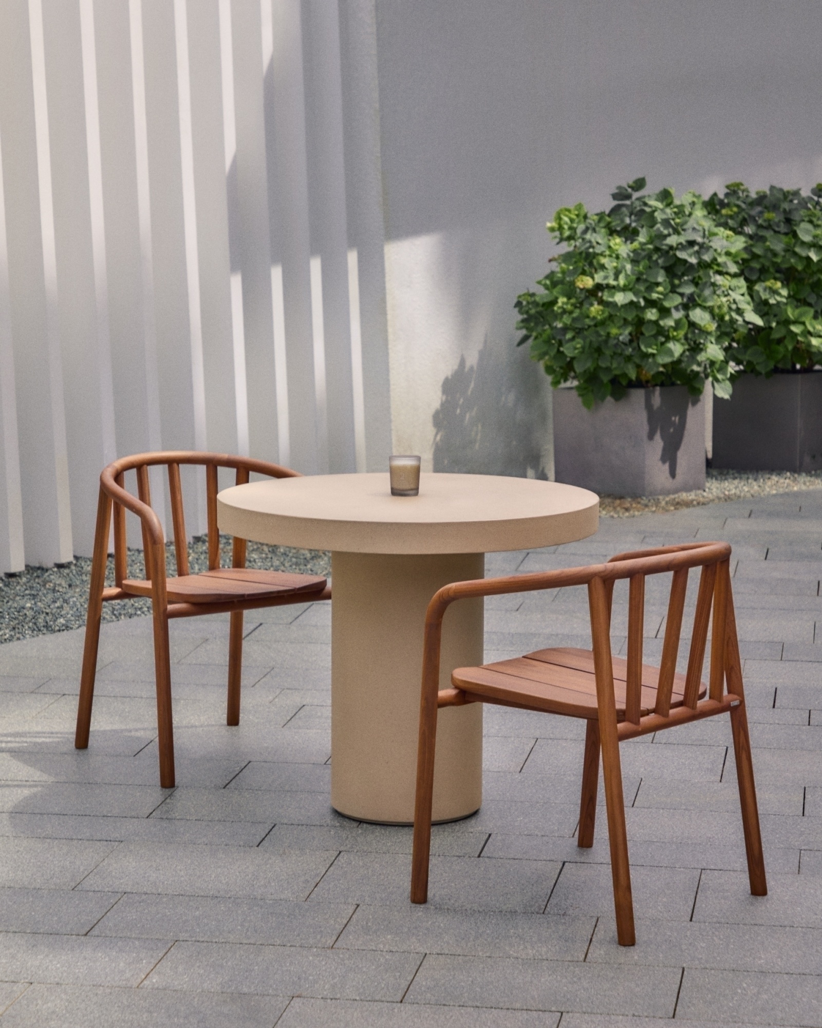 Aiguablava Круглый стол из бежевого цемента Ø90 см La Forma (ex Julia Grup)