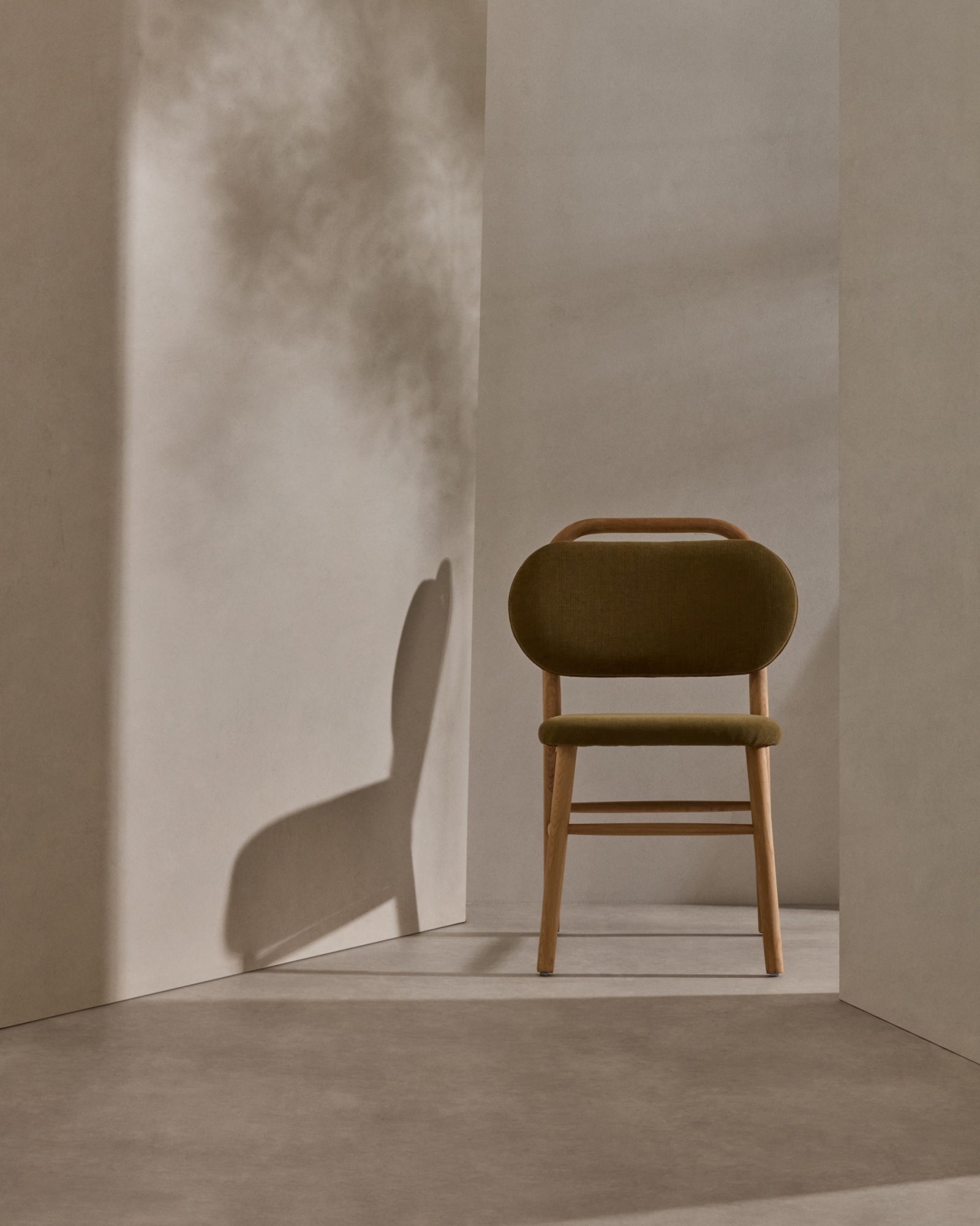 Helda Стул из зеленой синели и массива дуба La Forma (ex Julia Grup)