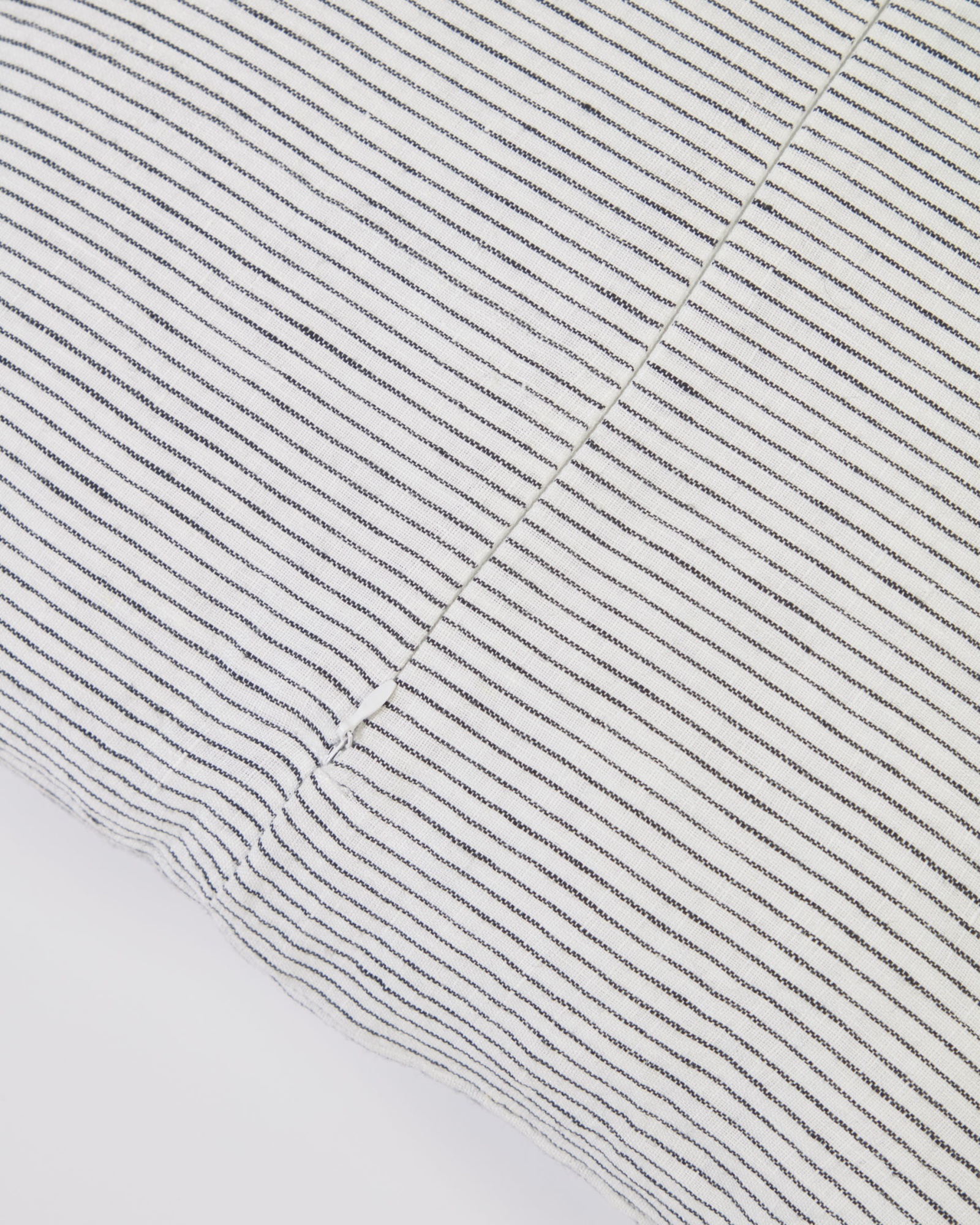 Чехол для подушки Marena из 100% льна с черными полосами 45 x 45 см La Forma (ex Julia Grup)