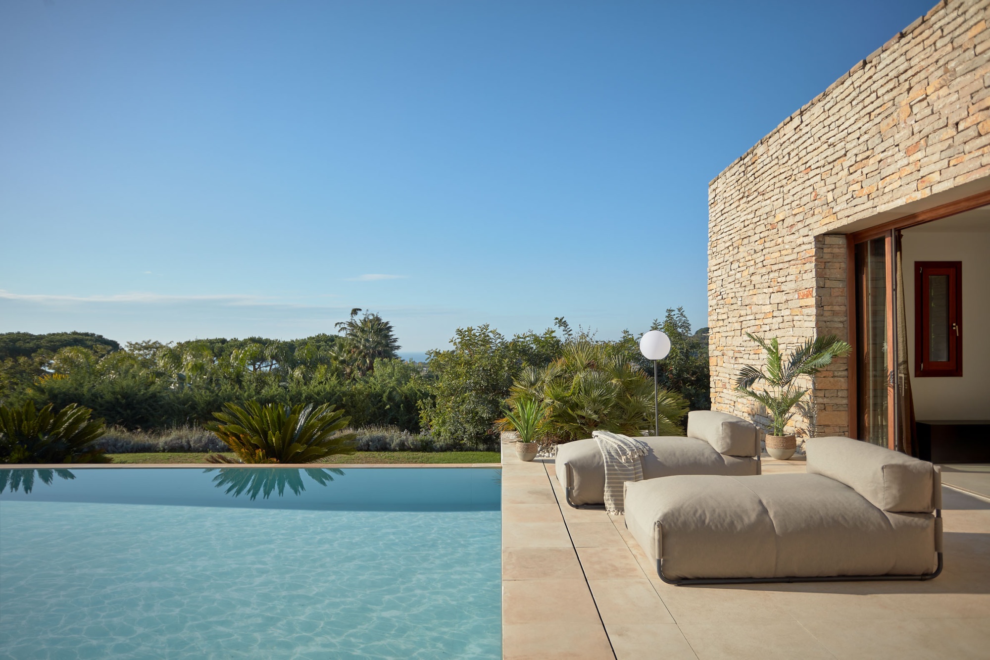 Square пуф-шезлонг со спинкой 165x101см, бежевый, черный алюминий, для садового модульного дивана La Forma (ex Julia Grup)