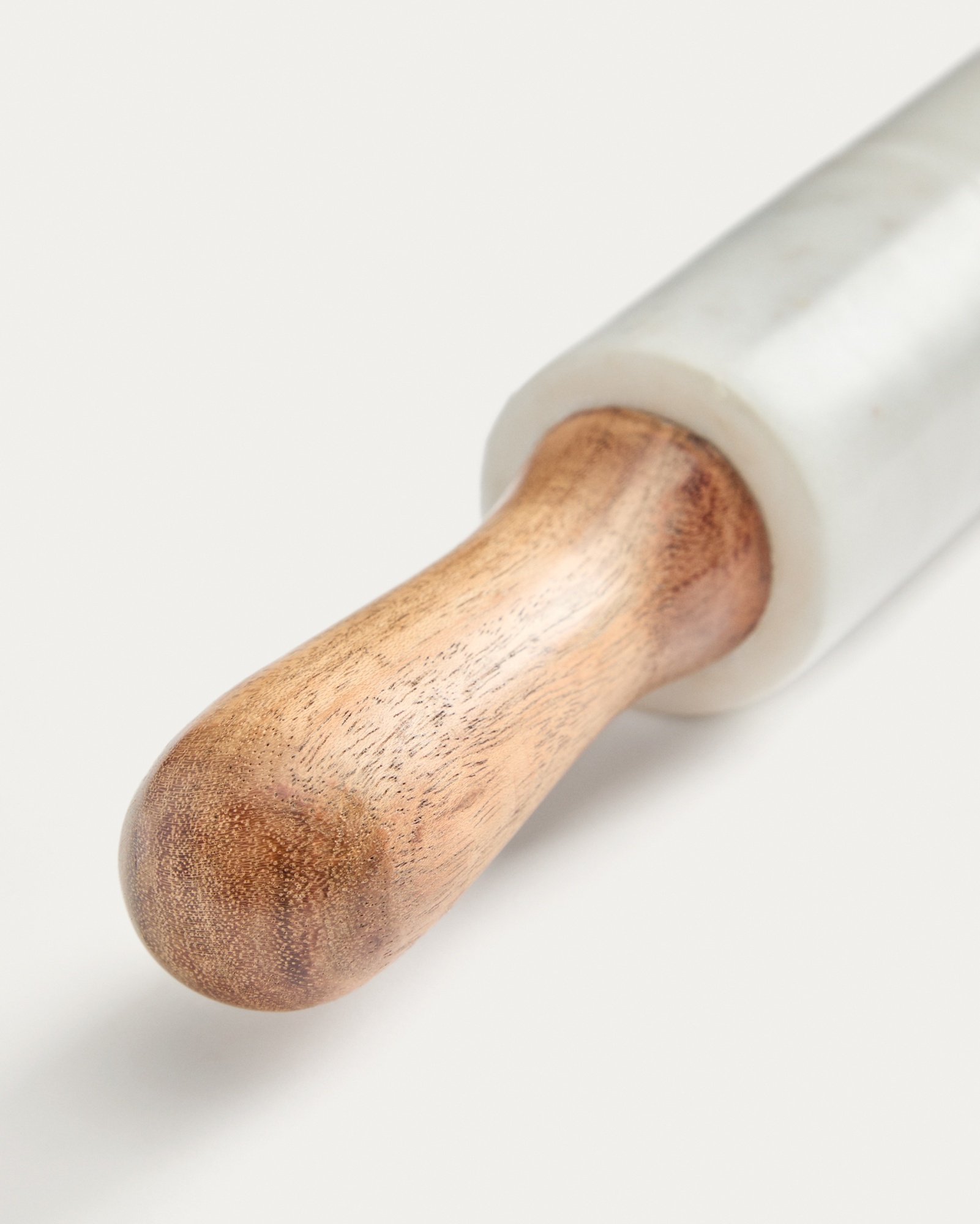 Скалка Nuvir из белого мрамора и массива акации La Forma (ex Julia Grup)