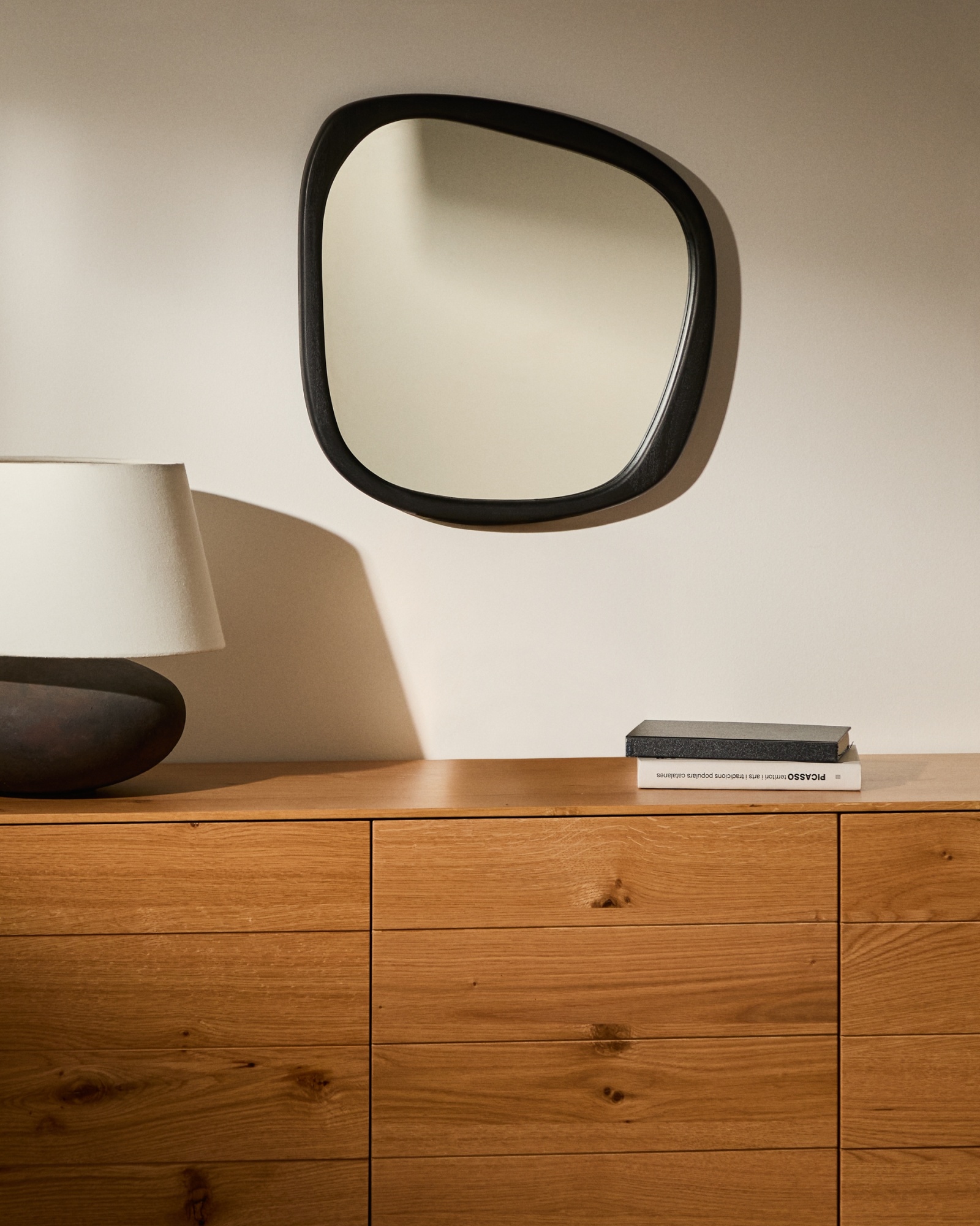 Зеркало из тикового дерева Alura черного цвета 45,5 x 47 см La Forma (ex Julia Grup)