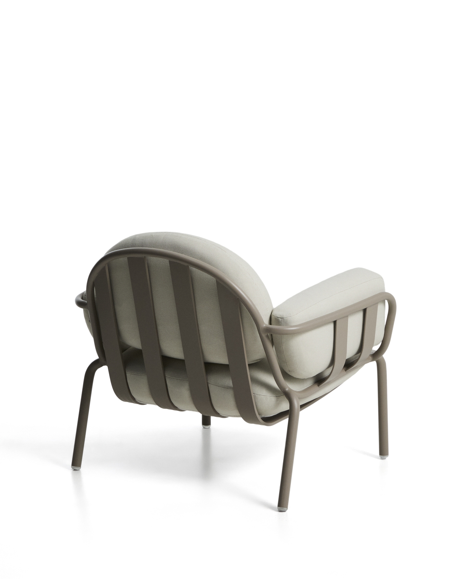 Уличное кресло Joncols из алюминия цвета таупе La Forma 482600