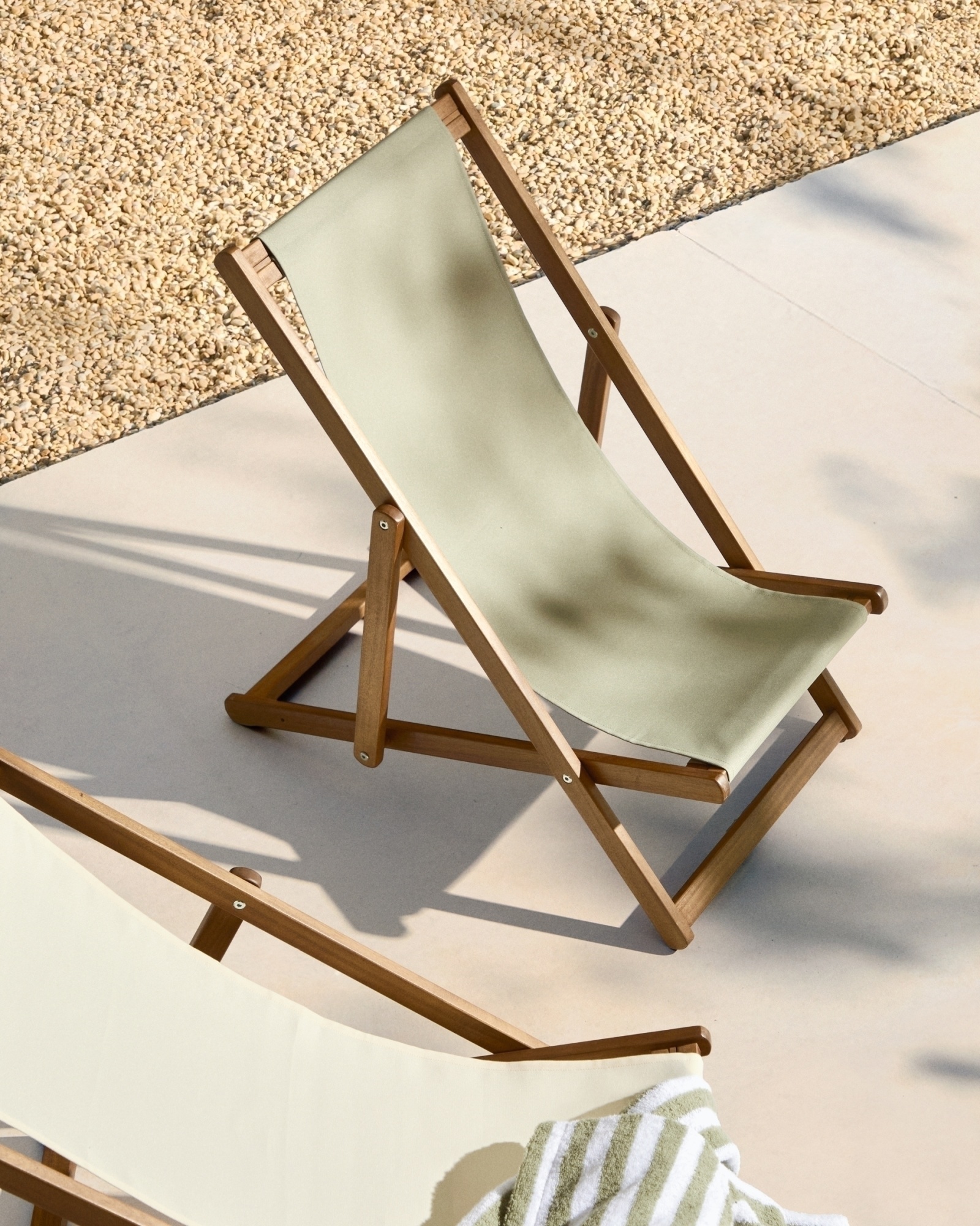 Adredna Детское складное кресло-шезлонг зеленого цвета из акации La Forma (ex Julia Grup)