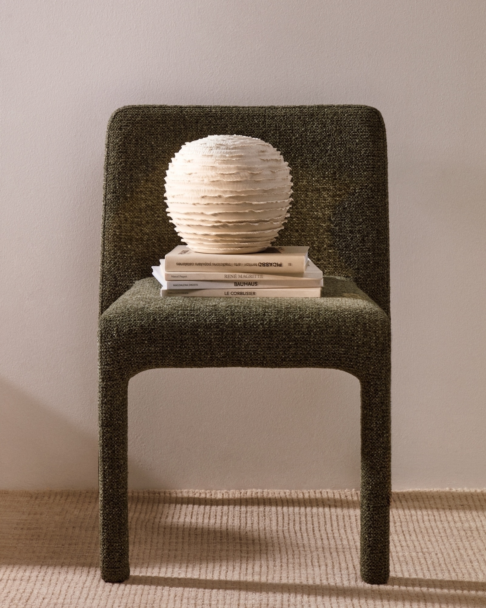 Ваза Evania из бежевой керамики 21 см La Forma (ex Julia Grup)