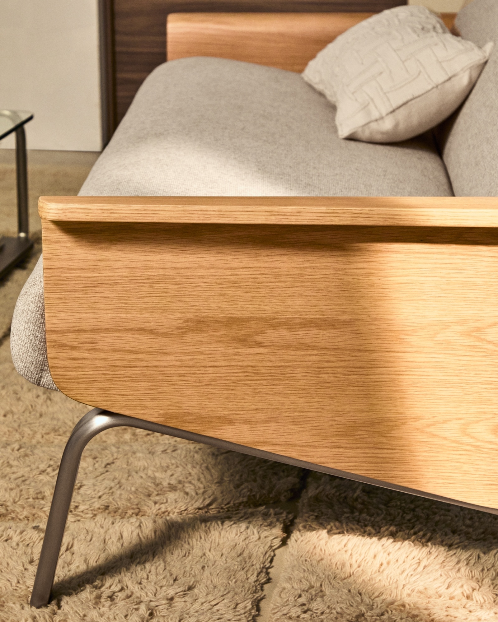 2-местный диван Amsen бежевый с подлокотниками из шпона дуба La Forma (ex Julia Grup)