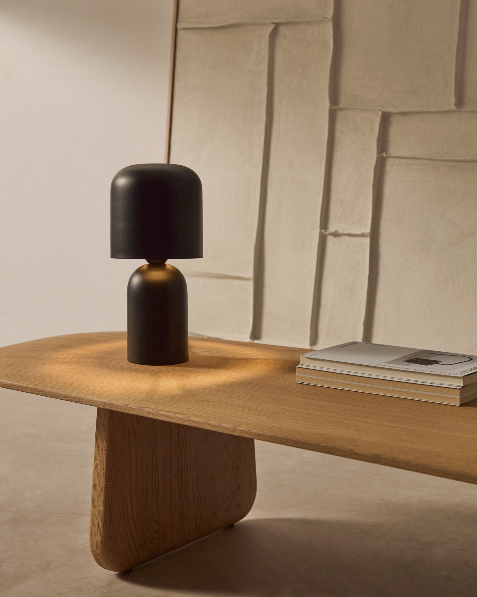 Настольная лампа Monze из черного металла La Forma (ex Julia Grup)