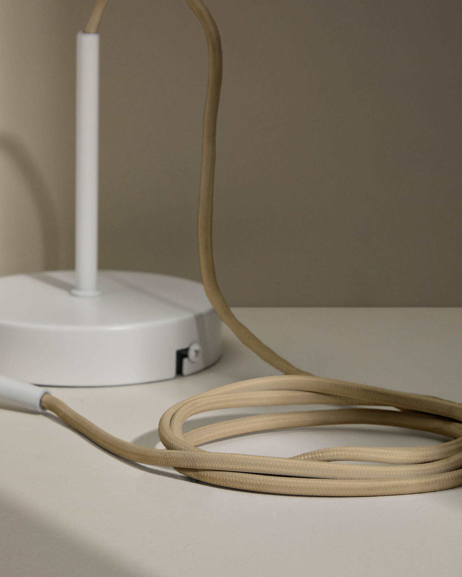 Основание металлического светильника Fluvia белого цвета, 150 см La Forma (ex Julia Grup)