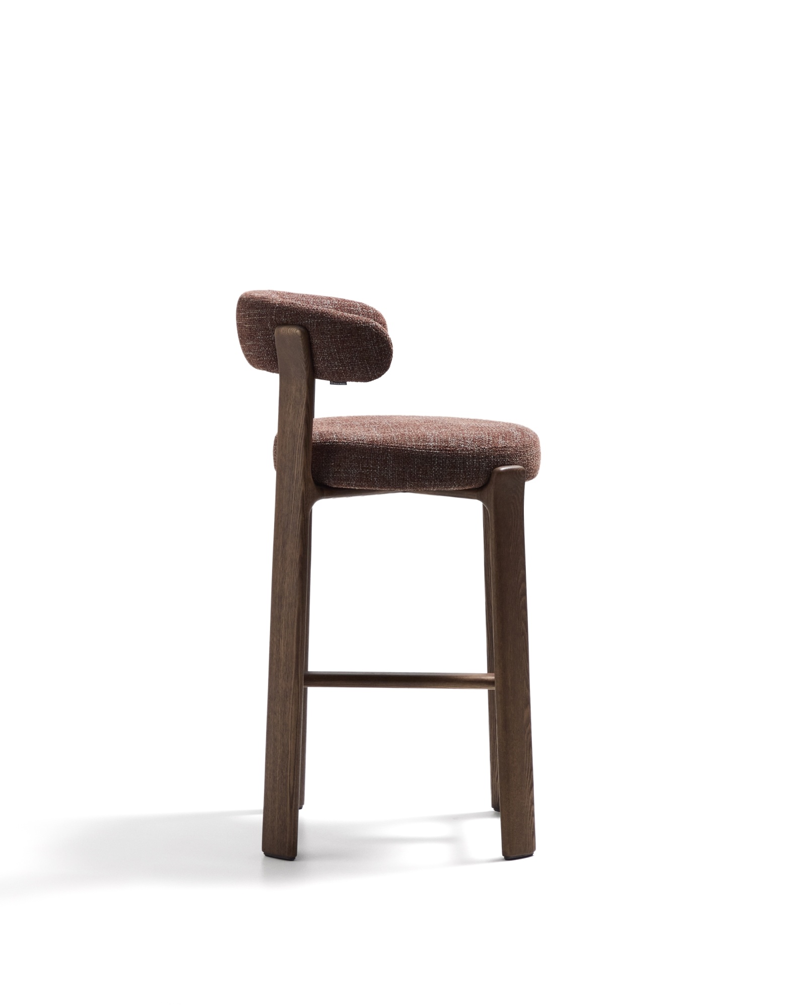 Барный стул Granite из коричневой синели и ясеня с отделкой орех 75 см La Forma (ex Julia Grup)