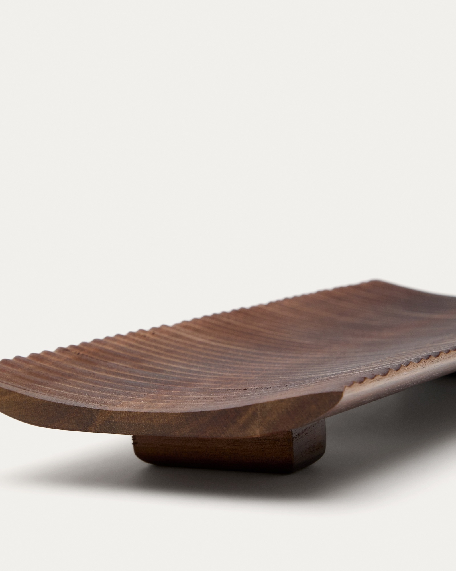 Маленькая сервировочная доска Rommu из акации La Forma (ex Julia Grup)