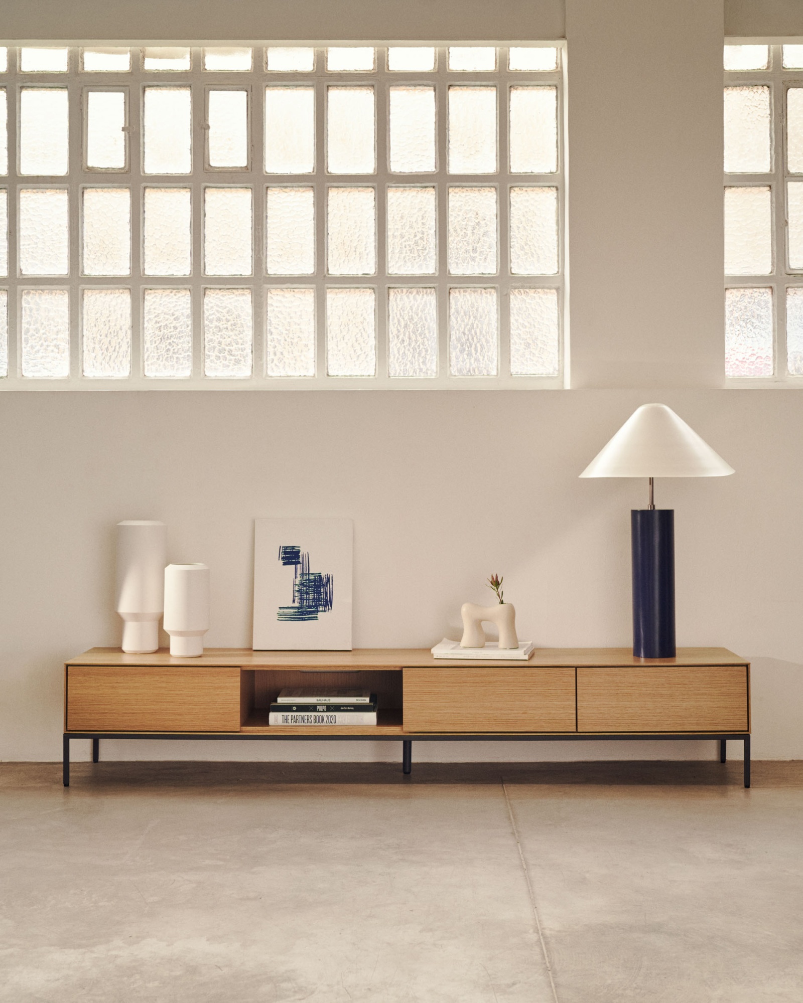 Vedrana Тумба под ТВ из дубового шпона со стальными ножками 195 x 35 см La Forma (ex Julia Grup)