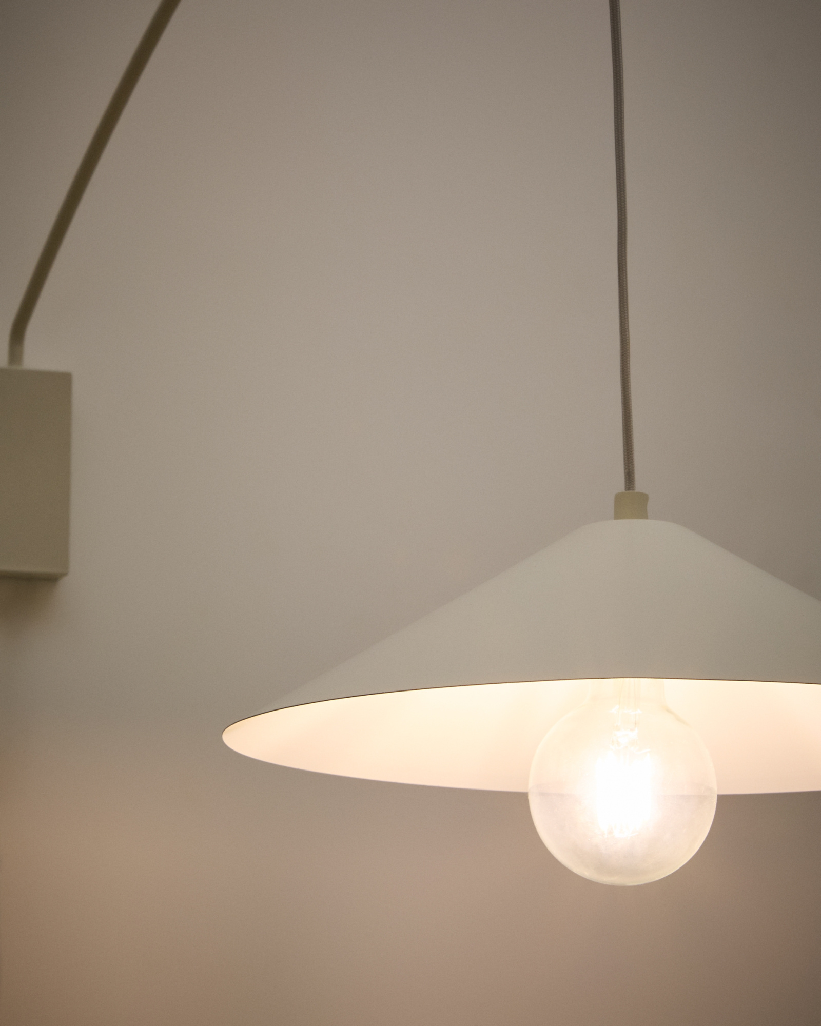 Настенный светильник Kally с отделкой бежевого цвета La Forma (ex Julia Grup)